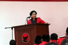 Megawati Berikan Pengarahan...