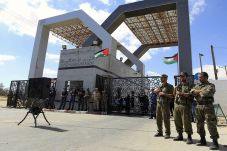 Hamas Serahkan Kontrol...
