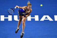 Tekuk Pavlyuchenkova,...