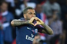 Daniel Alves Ngaku Hampir...