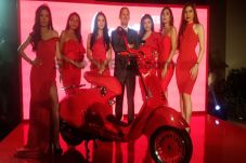 Vespa 946 Red Dibanderol...