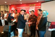 Luncurkan Buku, Advokat...