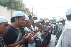 Keluarga Korban Pabrik...