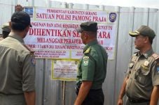 Satpol PP Serang Segel...