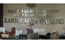2 Pegawai Kantor Pertanahan...