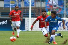 Febri Siap Duel dengan...