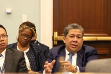 Fahri Hamzah Pimpin...