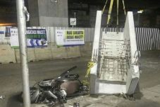 Tertimpa Beton MRT,...