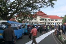 Taksi di Daerah Masih...