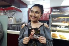 Dalami Peran di Film,...