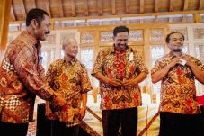 50 Becak Siap Antar...