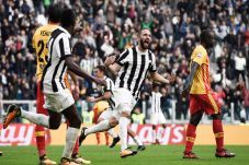 Juventus Rayakan HUT...
