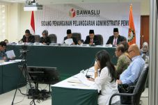 Bantah Tuduhan Partai...