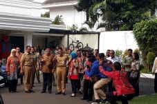 Anies-Sandi Hadiri Undangan...