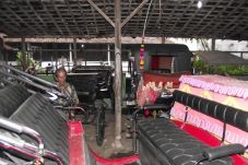 Jokowi Mantu, Kereta...