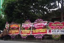 Karangan Bunga Ucapan...