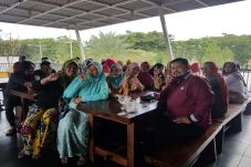 Ratusan Ibu-ibu PKK...