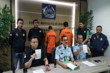 Terbang dari Turki,...