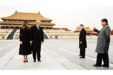Di China, Trump Bahas...