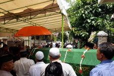 Jenazah mau Dibawa ke...