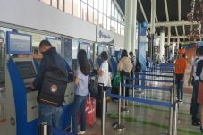 Check-in di Bandara...