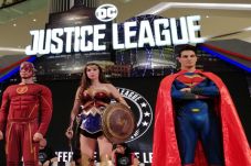 Justice League Run Sambut...