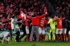 Tahan Irlandia Utara,...