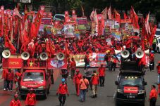 Lebih Tinggi dari UMP...