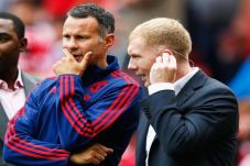 Giggs dan Scholes Terima...