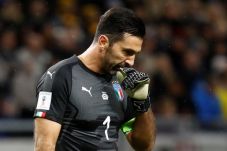 Buffon Awali dan Akhiri...