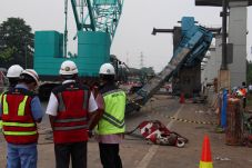 Evakuasi Crane VMS Jatuh,...