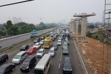 Crane Jatuh di Tol Japek,...
