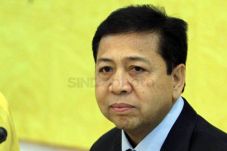 KPK Tahan Setya Novanto...