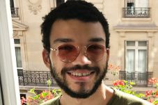 Justice Smith Jadi Bintang...