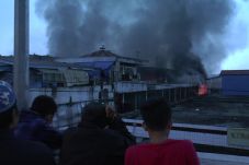Pasar Aur Kuning Terbakar,...