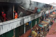 Pasar Aur Kuning Terbakar,...
