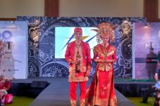 Mengenal Busana Daerah...