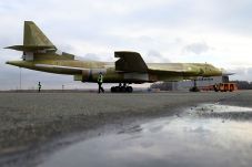 Rusia Luncurkan Pesawat...
