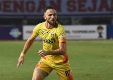 Menanti Debut Spaso...