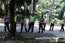 Hujan Hapus Jejak Ban...