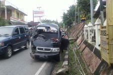 Tabrak Tiang Listrik,...
