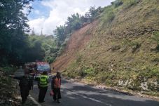 Pengikisan Tebing, Jalur...