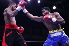 Dirrell Nyaris Raih...
