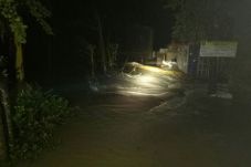 Banjir Bandang, Bupati...