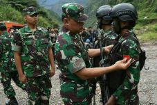 Kopassus-Raider Diperintahkan...