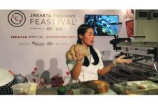 Menikmati Kopi dan Dessert...