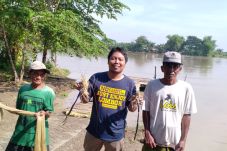 Yuk, Komboan di Tepi...