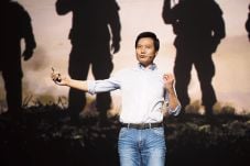 Lei Jun Bertahan di...