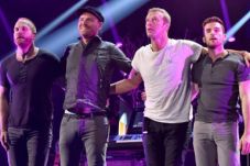 Coldplay Tembus Top...