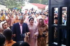 Kahiyang Ayu Resmi Bermarga...
